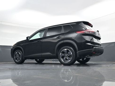 Certified 2026 Nissan Rogue SV FWD image 43