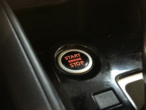 Used 2020 Nissan Versa SV FWD image 18