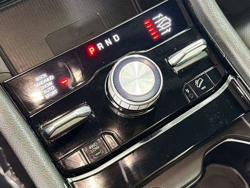 Used 2023 Jeep Grand Cherokee Overland w/ Luxury Tech Group IV AWD/4WD image 18