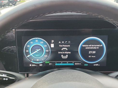 Certified 2025 Hyundai Elantra SEL image 9