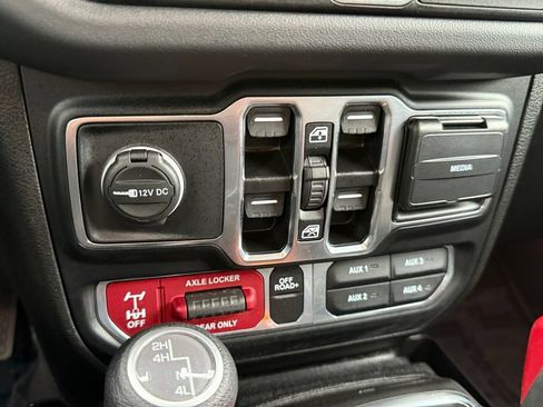 Used 2024 Jeep Gladiator Mojave w/ Steel Bumper Group AWD/4WD image 18