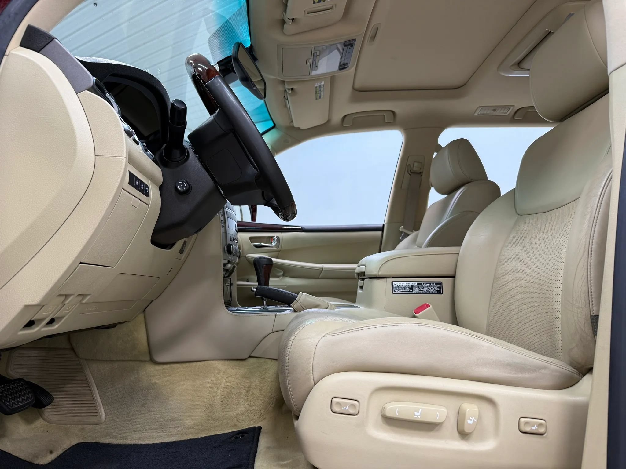 Used 2010 Lexus LX 570 4WD w/ Luxury Pkg image 15