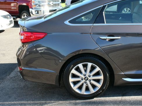 Used 2016 Hyundai Sonata Limited w/ Option Group 05 FWD image 18