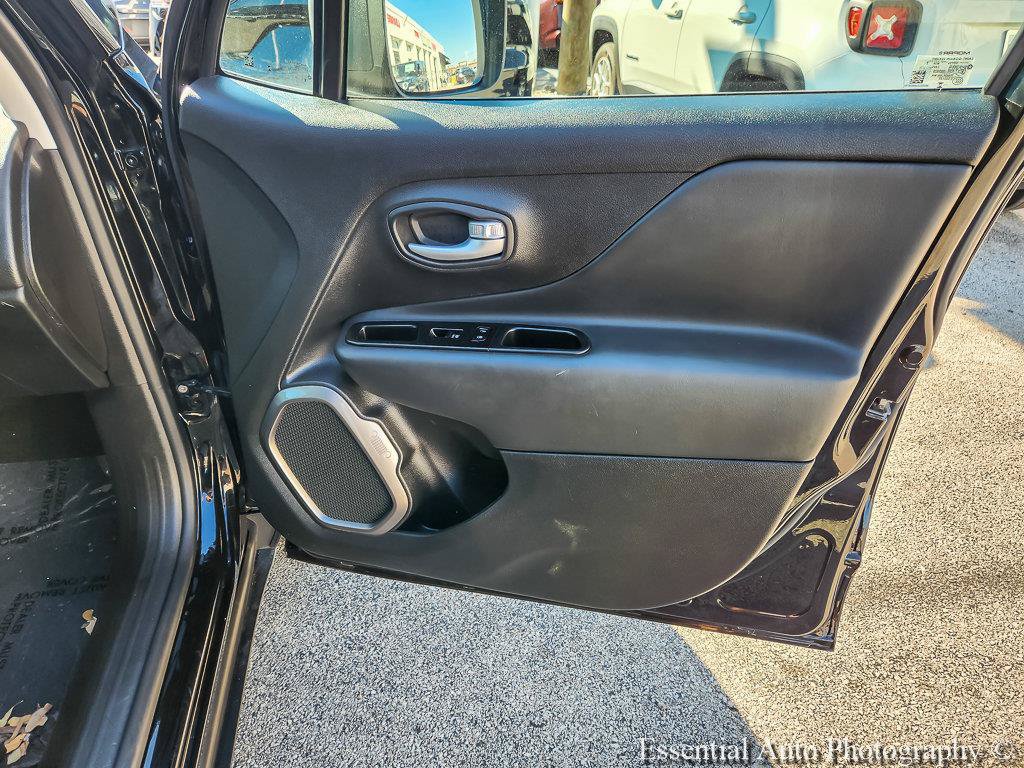 Certified 2023 Jeep Renegade Latitude AWD/4WD image 19