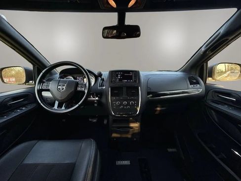 Used 2019 Dodge Grand Caravan SXT w/ Blacktop Package FWD image 21