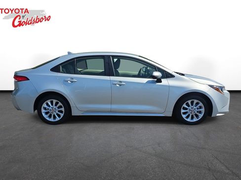 Used 2022 Toyota Corolla LE w/ LE Convenience Package FWD image 4
