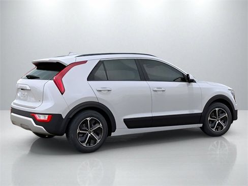 New 2025 Kia Niro LX image 6
