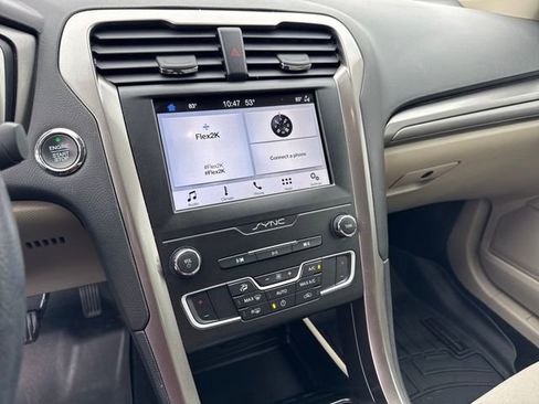 Used 2019 Ford Fusion SE image 22
