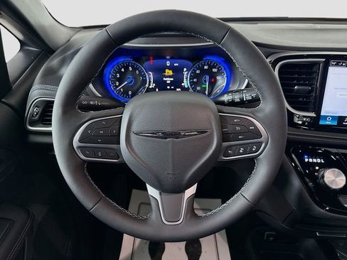 New 2026 Chrysler Pacifica Select AWD/4WD image 11