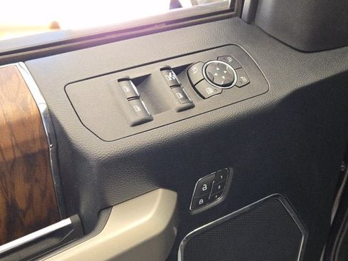 Used 2019 Ford F150 Lariat w/ Equipment Group 502A Luxury AWD/4WD image 18