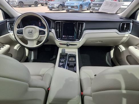 Used 2025 Volvo V60 B5 Cross Country Plus AWD/4WD image 11