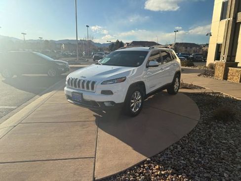 Used 2017 Jeep Cherokee Limited AWD/4WD image 3