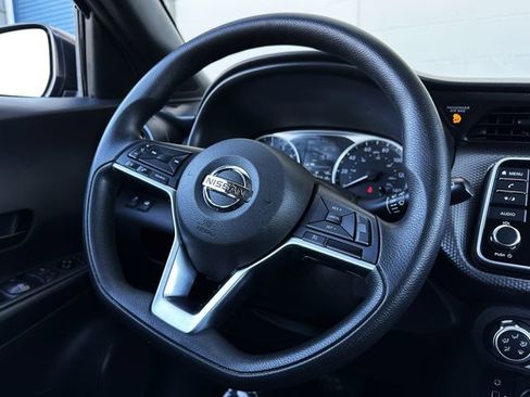 Used 2019 Nissan Kicks S image 18