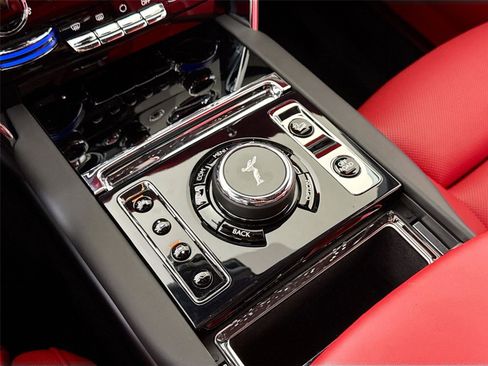 Used 2024 Rolls-Royce Cullinan image 23