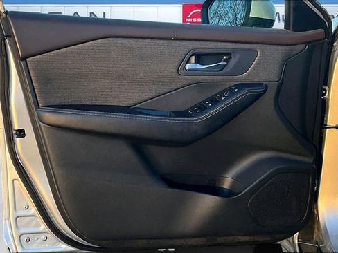 Used 2022 Nissan Rogue SV image 17