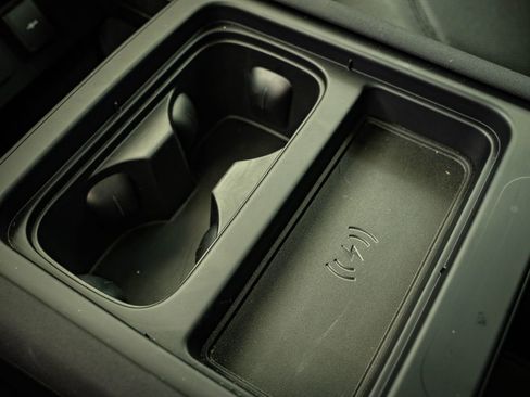 Used 2023 Land Rover Defender 90 SE image 38