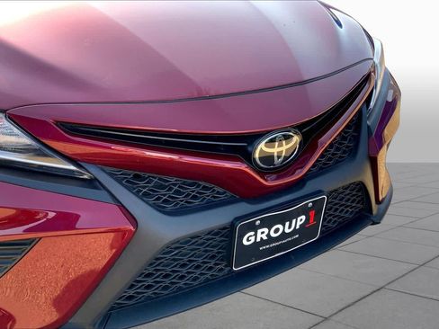 Used 2018 Toyota Camry SE w/ Moonroof Package FWD image 30