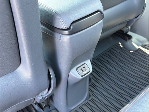 Used 2020 Chevrolet Bolt Premier w/ Infotainment Package FWD image 19