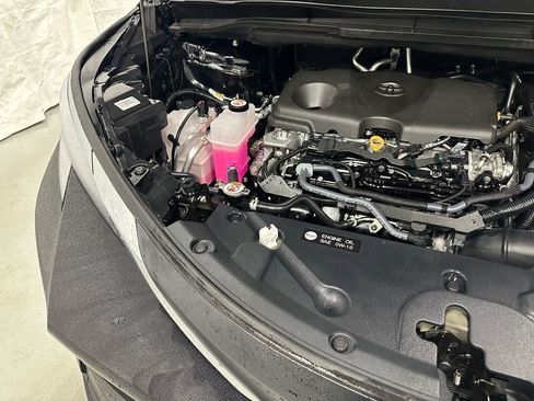 Used 2025 Toyota Sienna XLE image 71