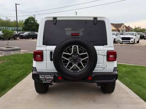 Used 2024 Jeep Wrangler Unlimited Sahara w/ Technology Group AWD/4WD image 32