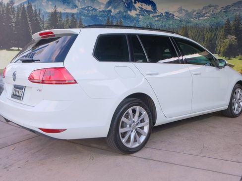 Used 2017 Volkswagen Golf SE image 6