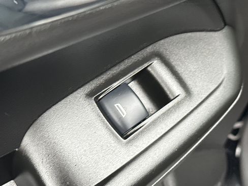 Used 2022 Chevrolet TrailBlazer RS w/ Sun and Liftgate Package image 32