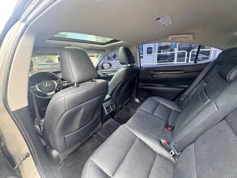 Used 2015 Lexus ES 350 w/ Luxury Package FWD image 13