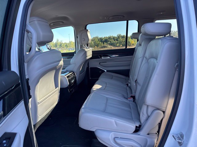 Used 2022 Jeep Wagoneer Series I AWD/4WD image 7