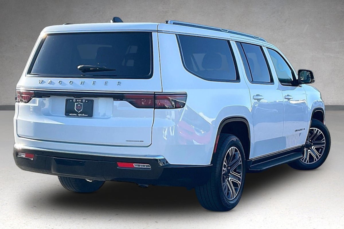 Used 2024 Jeep Wagoneer L Series II RWD image 35