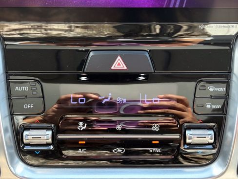 Certified 2023 Kia Sorento SX FWD image 25