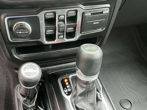 Used 2022 Jeep Wrangler Unlimited Sport AWD/4WD image 34