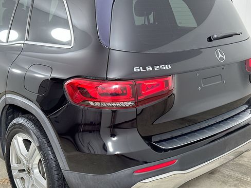 Certified 2021 Mercedes-Benz GLB 250 4MATIC image 42