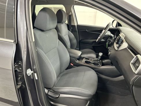 Used 2019 Kia Sorento AWD image 23