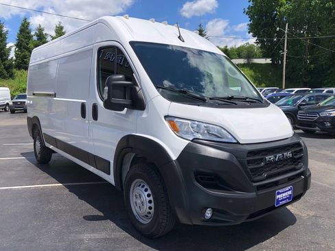 Used 2025 RAM ProMaster 2500 w/ Convenience Group FWD image 8