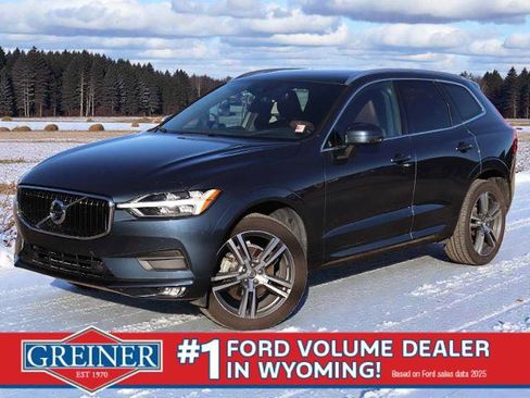 Used 2021 Volvo XC60 T5 Momentum w/ Advanced Package image 1