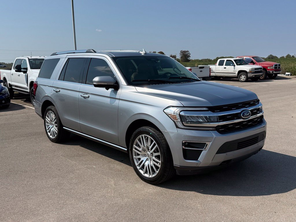 Used 2023 Ford Expedition Limited AWD/4WD image 2