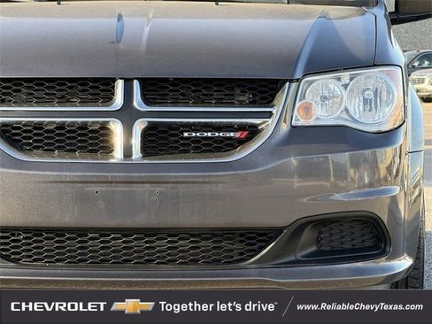 Used 2018 Dodge Grand Caravan SE w/ UConnect Hands-Free Group image 4