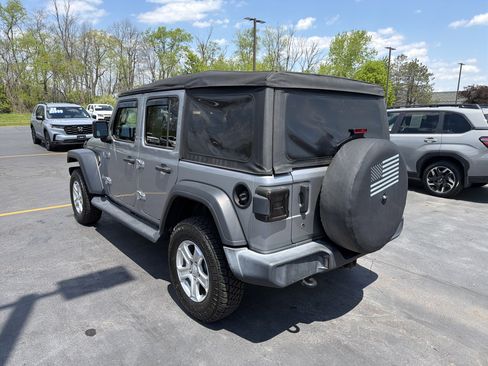 Used 2018 Jeep Wrangler Unlimited Sport S AWD/4WD image 5
