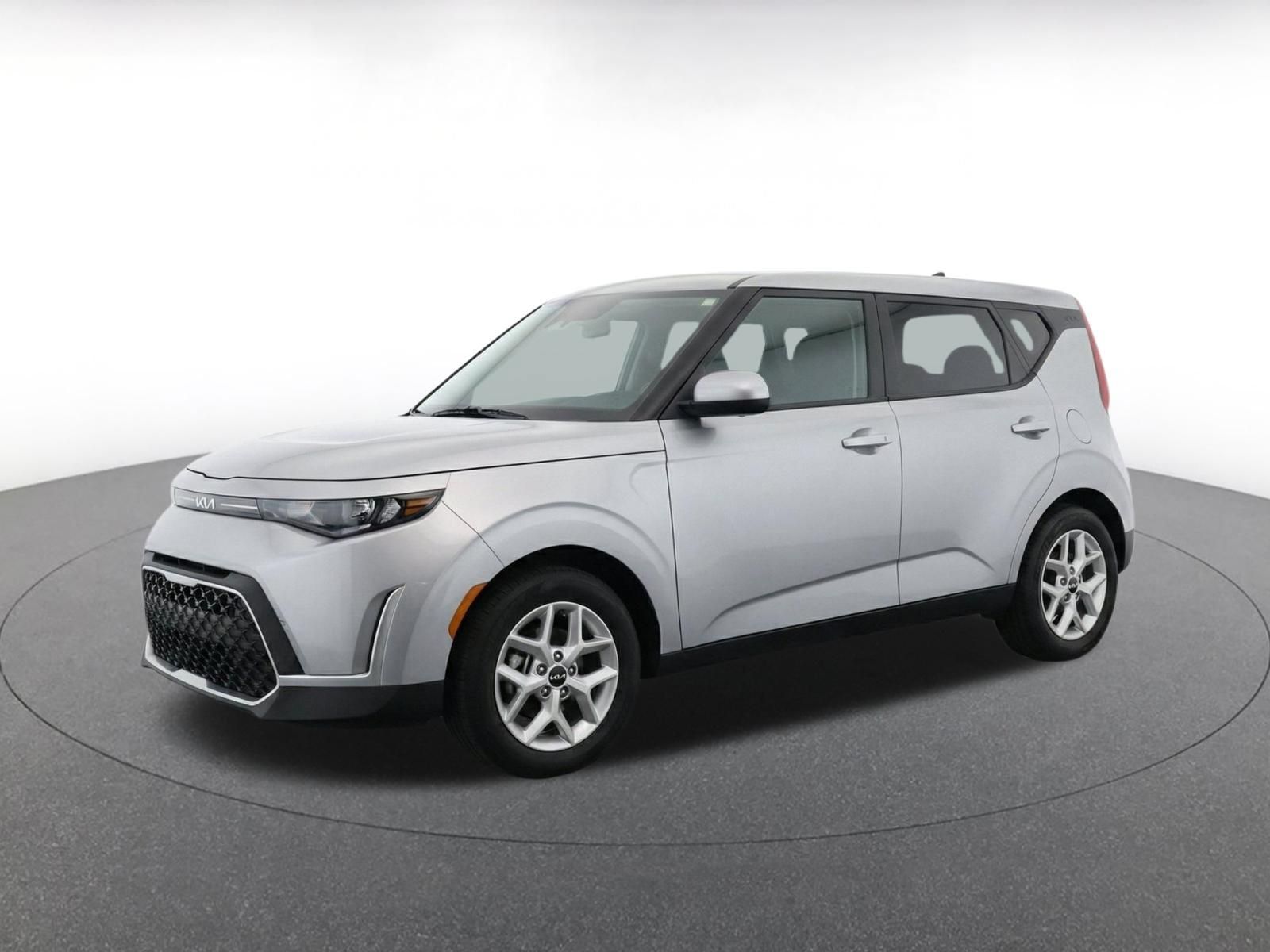 Used 2025 Kia Soul LX w/ LX Technology Package FWD image 3