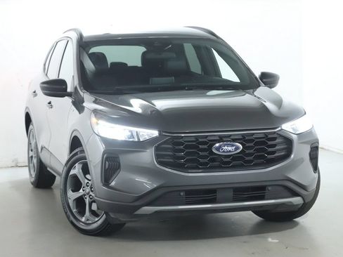 Used 2025 Ford Escape ST-Line FWD image 2