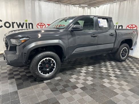 Used 2024 Toyota Tacoma TRD Off-Road image 4