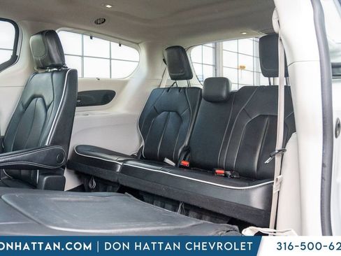 Used 2023 Chrysler Pacifica Limited FWD image 23