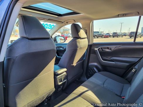 Used 2021 Toyota RAV4 XLE image 12