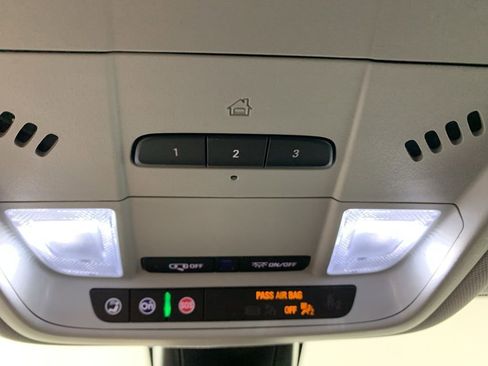 Used 2022 Chevrolet Blazer LT image 22