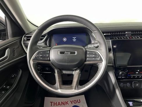 Used 2023 Jeep Grand Cherokee Limited w/ Black Appearance Package AWD/4WD image 15