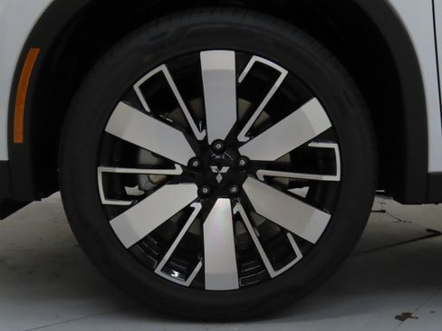 New 2025 Mitsubishi Outlander SE image 27