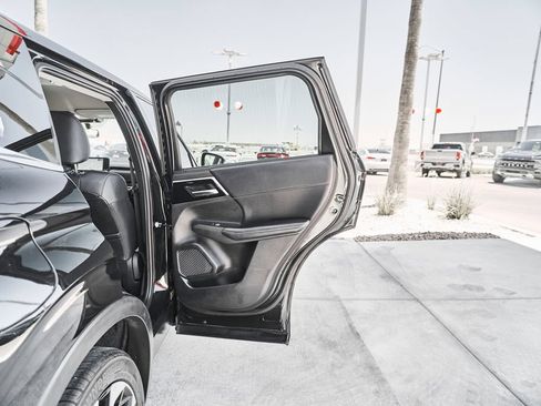 Used 2022 Mitsubishi Outlander SE FWD image 11