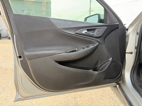 Used 2017 Chevrolet Malibu LT w/ Sport Package image 10