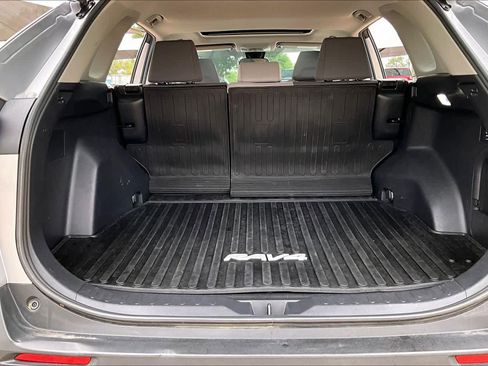 Used 2021 Toyota RAV4 XLE w/ Convenience Package AWD/4WD image 31