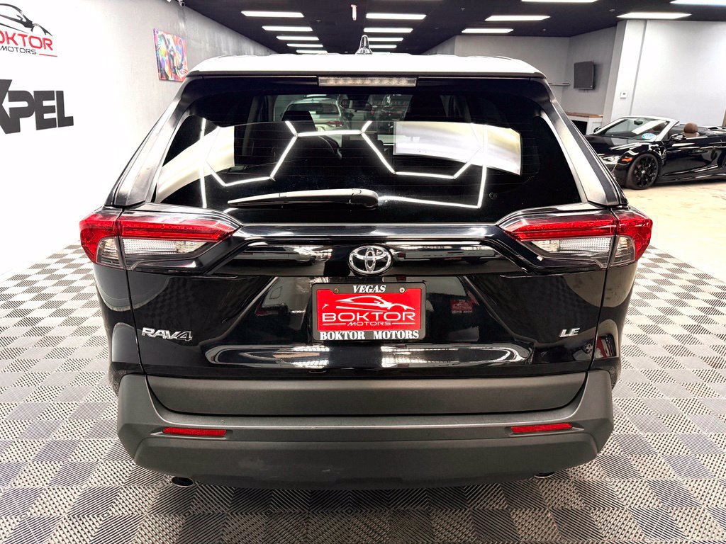Used 2022 Toyota RAV4 LE FWD image 13